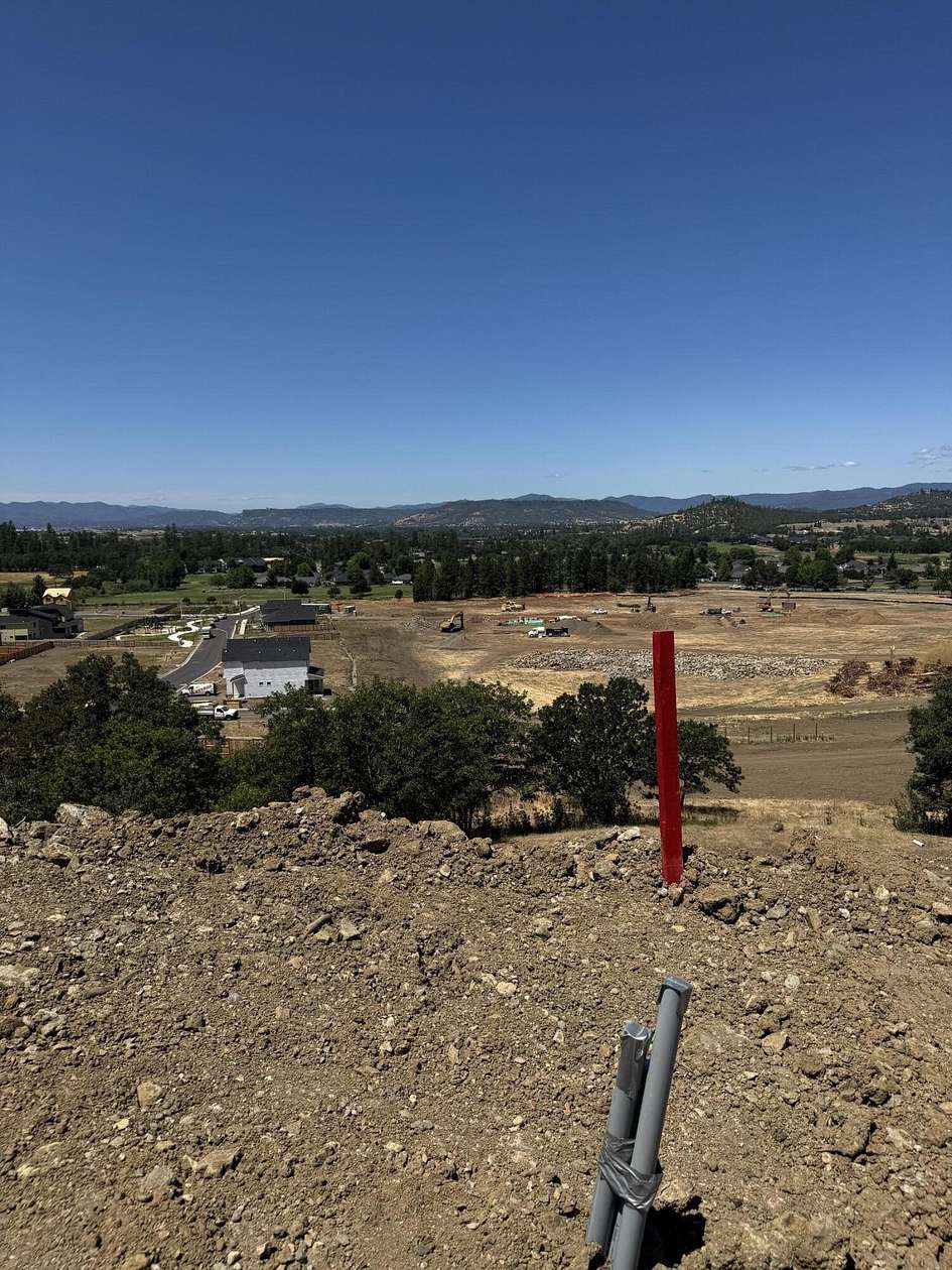 1 Acre of Residential Land for Sale in Eagle Point, Oregon