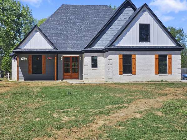 1.5 Acres of Land with Home for Sale in Atoka, Tennessee