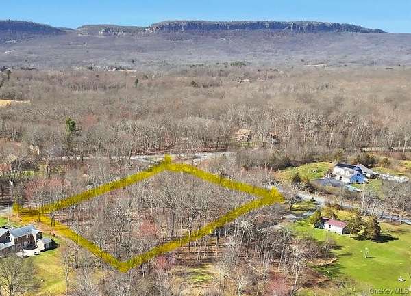 2.2 Acres of Residential Land for Sale in Gardiner, New York