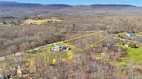 2.2 Acres of Residential Land for Sale in Gardiner, New York