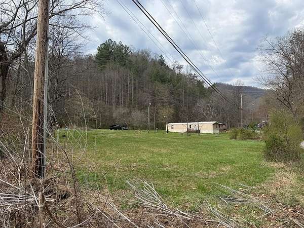 6 Acres of Residential Land for Sale in Robinson Creek, Kentucky