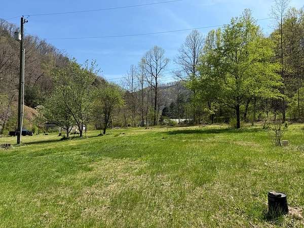6 Acres of Residential Land for Sale in Robinson Creek, Kentucky