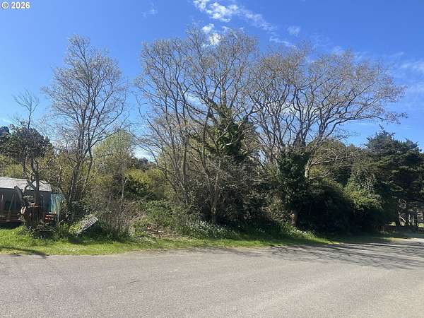 0.4 Acres of Mixed-Use Land for Sale in Port Orford, Oregon