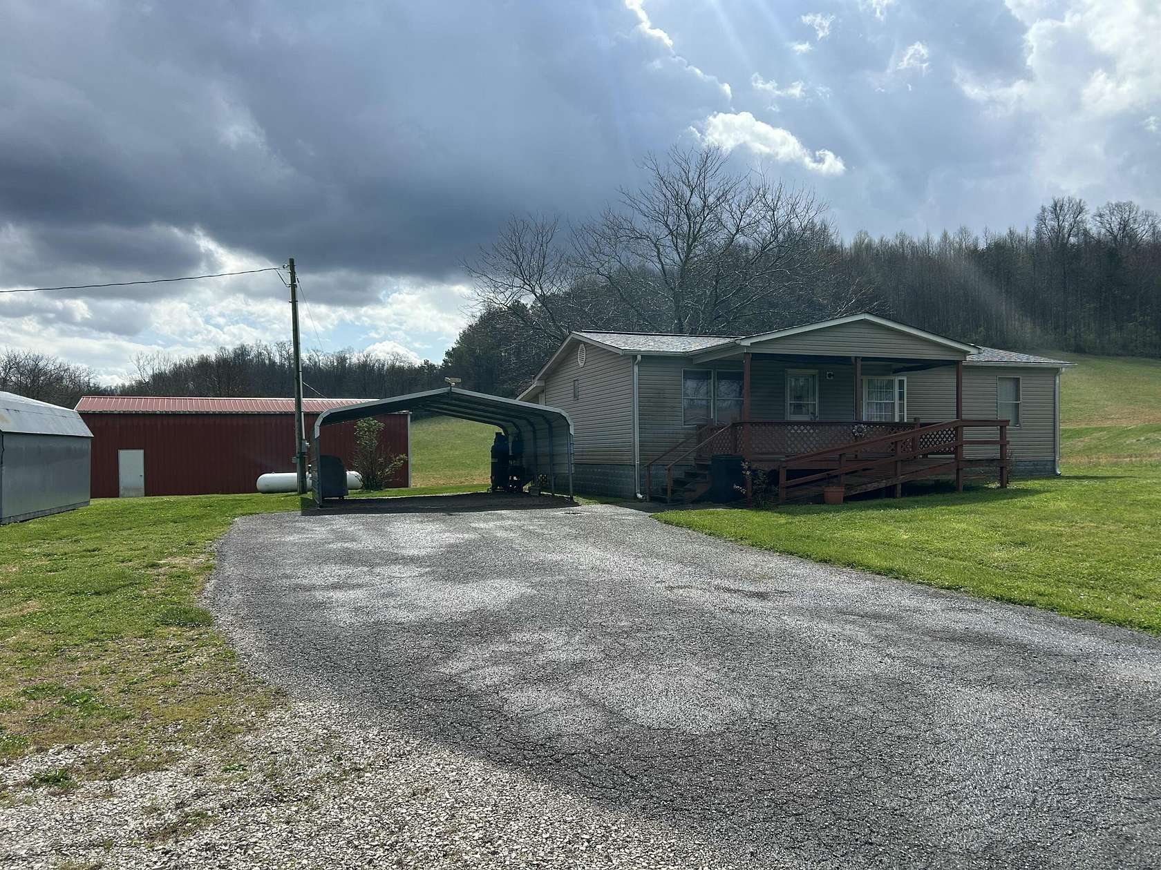 14.7 Acres of Land with Home for Sale in Annville, Kentucky