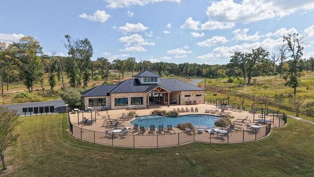 2 Acres of Residential Land for Sale in Eustace, Texas