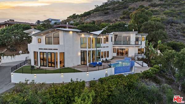 1.68 Acres of Land with Home for Lease in Malibu, California