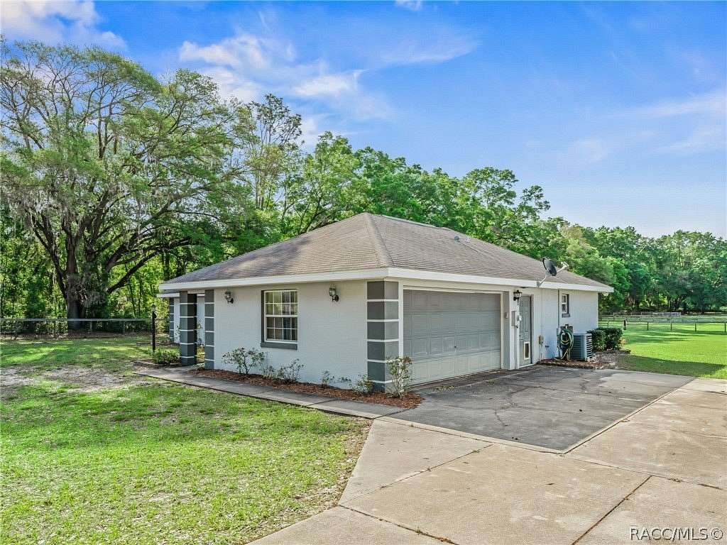 3 Acres of Land with Home for Sale in Ocala, Florida