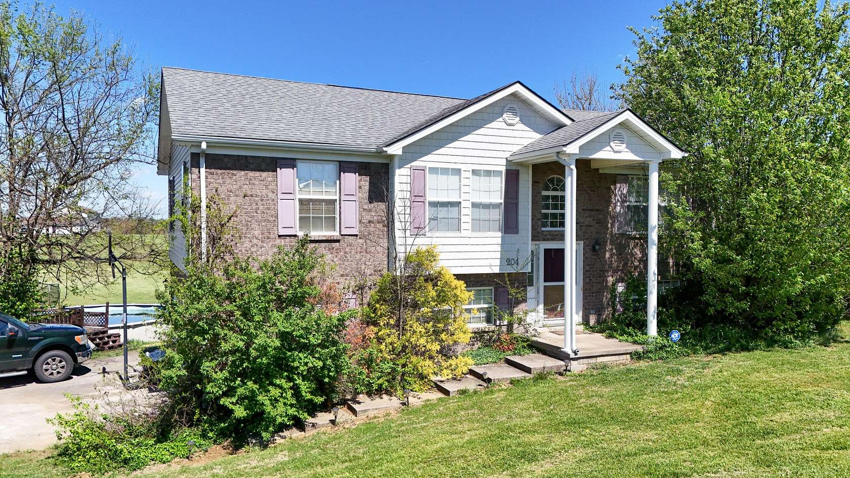 204 Saddlebrook Cir