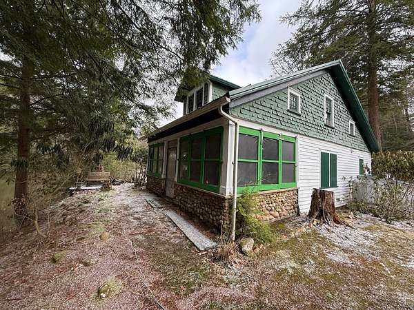 9 Acres of Land with Home for Sale in Centerville, Pennsylvania