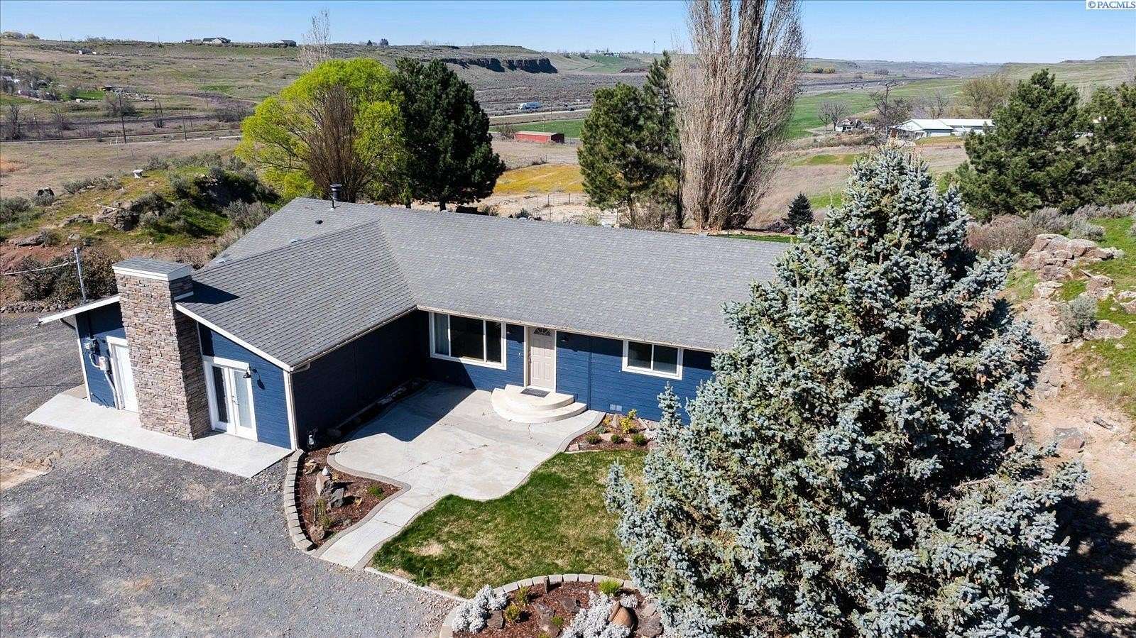 19 Acres of Land with Home for Sale in Eltopia, Washington