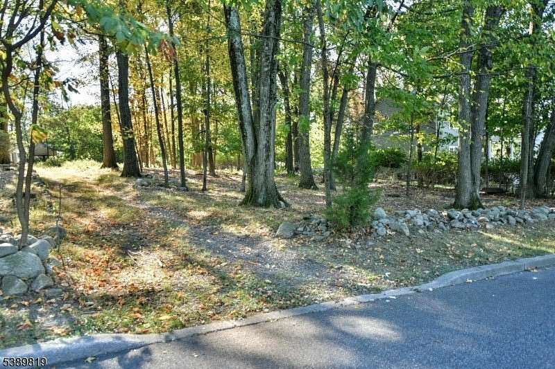 1 Acre of Residential Land for Sale in North Haledon, New Jersey