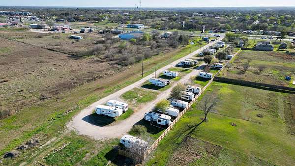 4 Acres of Residential Land for Lease in Floresville, Texas
