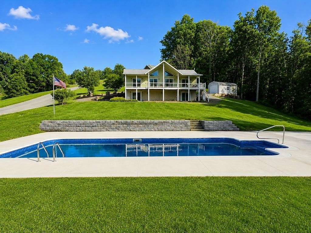 5 Acres of Land with Home for Sale in Woodlawn, Virginia