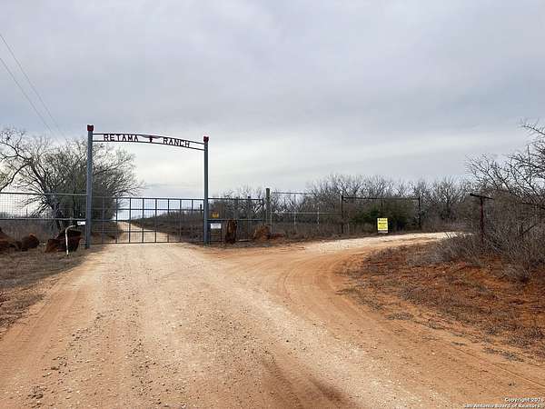 17 Acres of Land for Sale in Charlotte, Texas