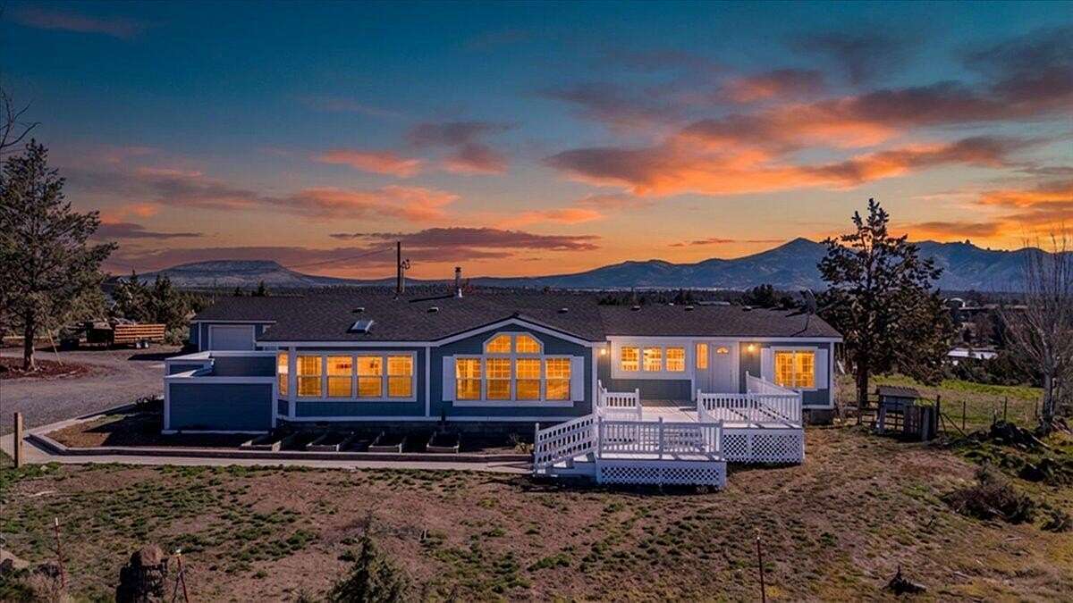 4.9 Acres of Land with Home for Sale in Terrebonne, Oregon