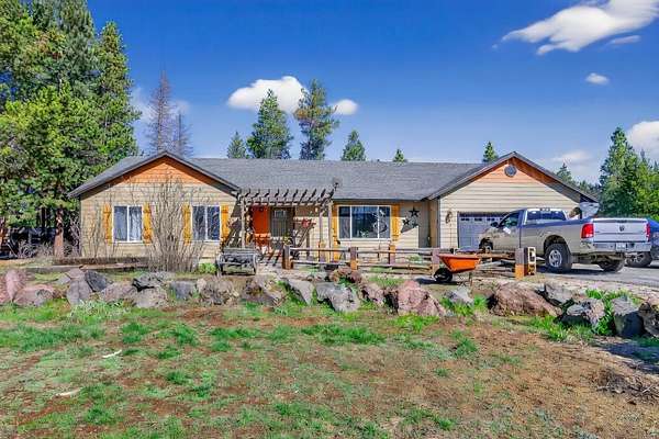 3.66 Acres of Land with Home for Sale in Crescent, Oregon