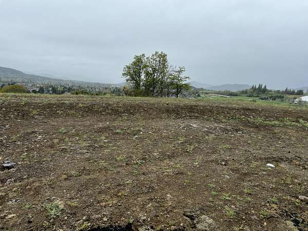 0.99 Acres of Residential Land for Sale in Eagle Point, Oregon