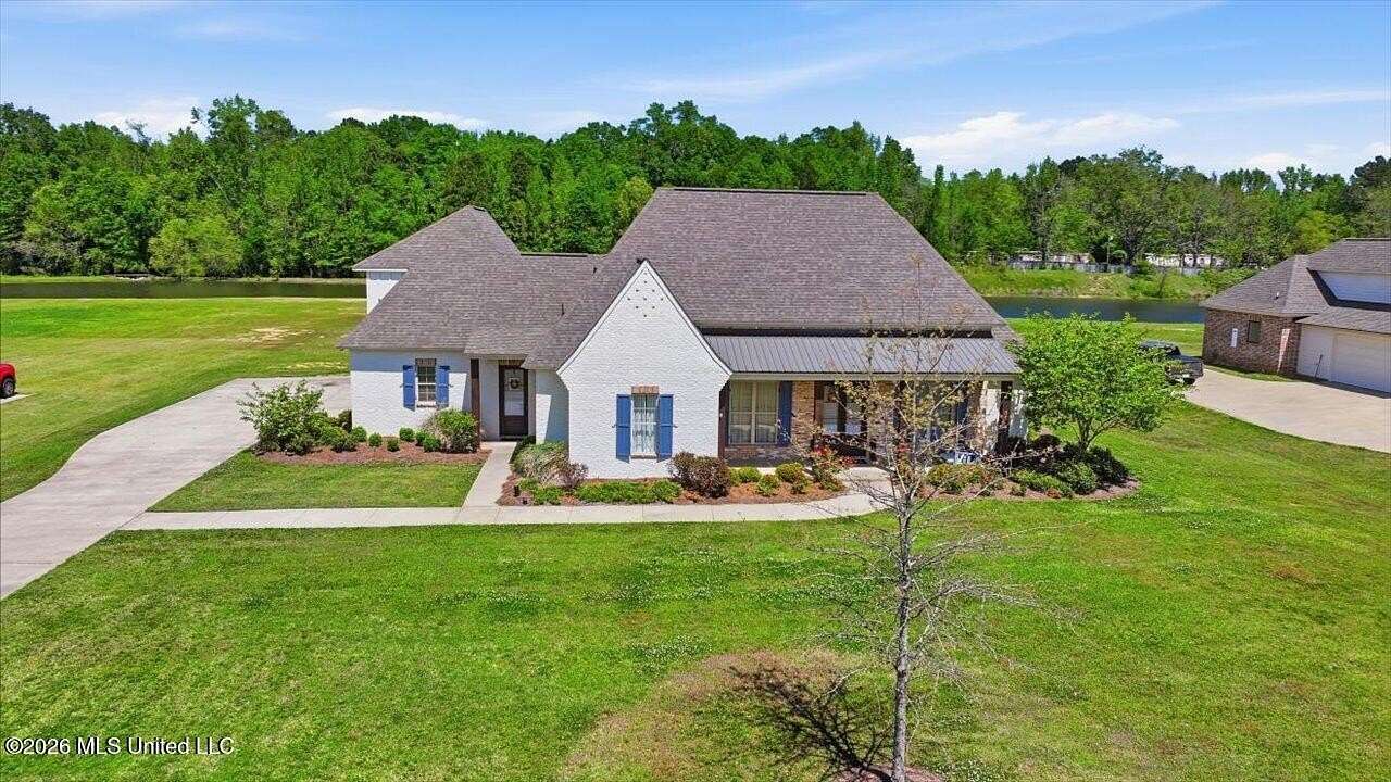 1.85 Acres of Land with Home for Sale in Brandon, Mississippi