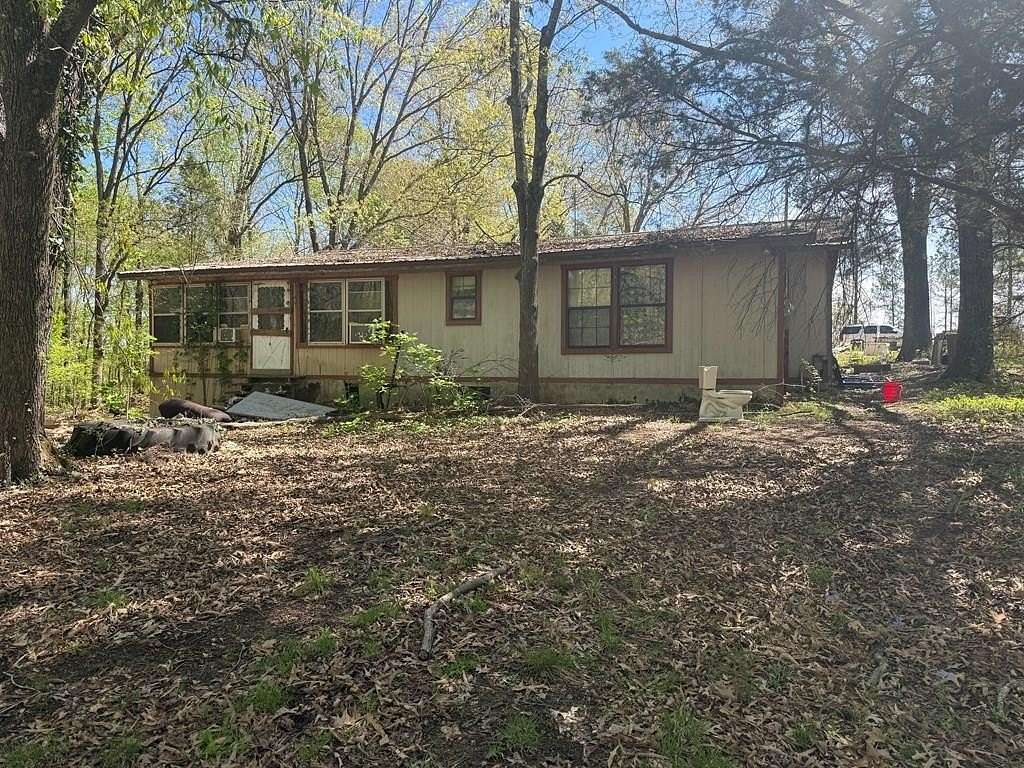 5 Acres of Land with Home for Sale in Gleason, Tennessee