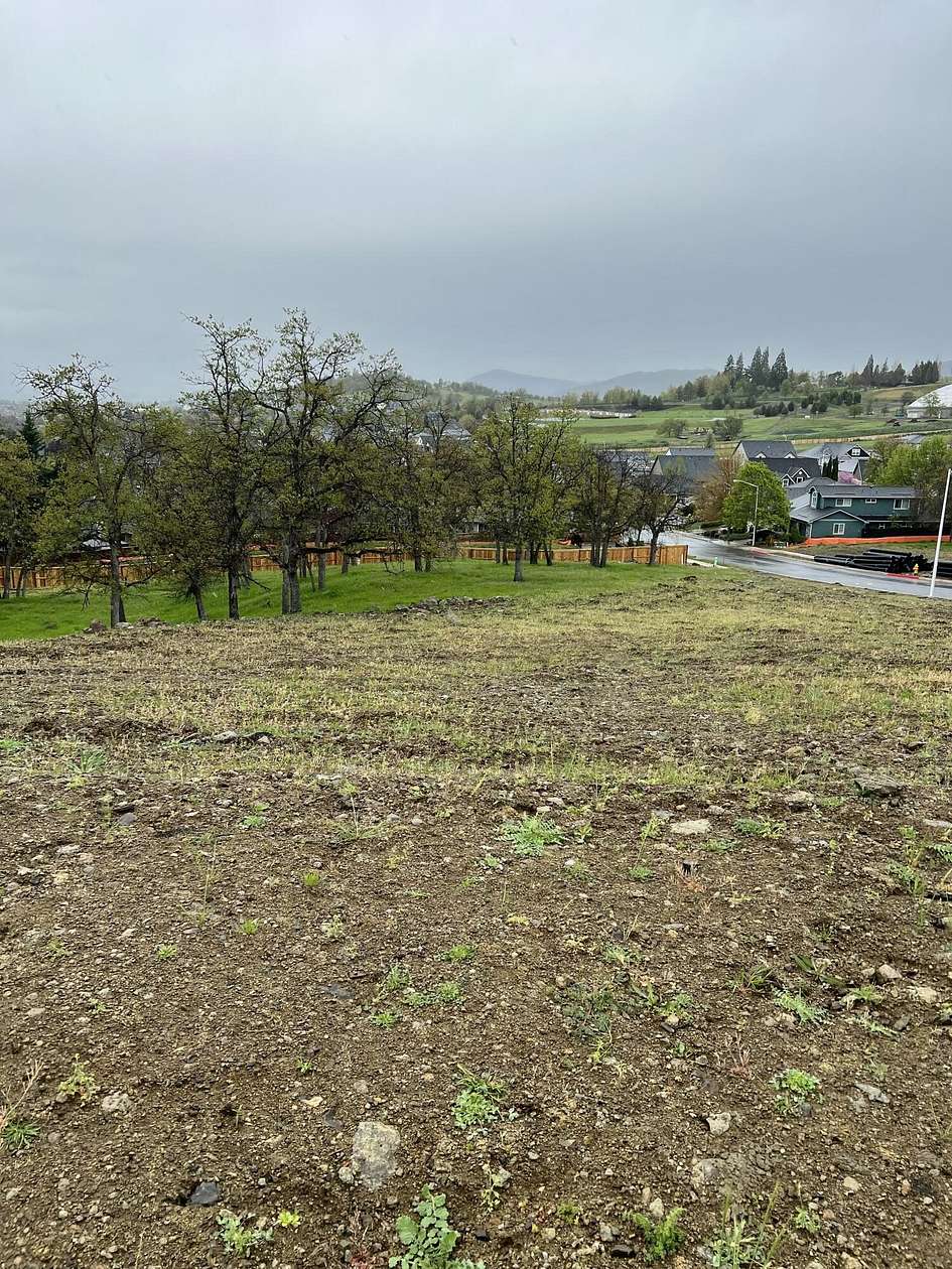 0.98 Acres of Residential Land for Sale in Eagle Point, Oregon