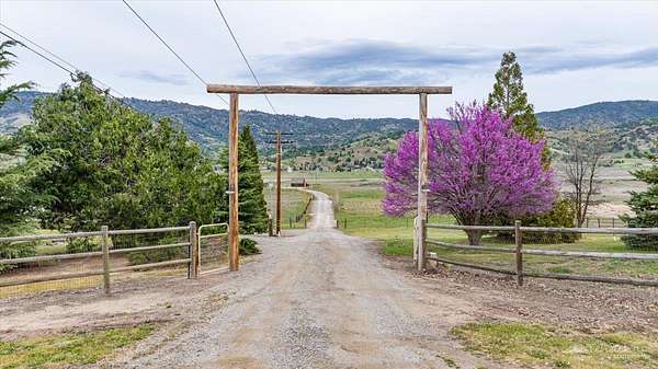 16.1 Acres of Land with Home for Sale in Tehachapi, California