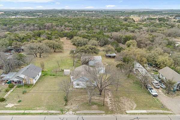 2.2 Acres of Improved Mixed-Use Land for Sale in Gatesville, Texas
