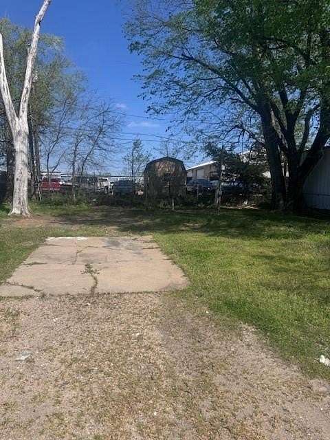 3.49 Acres of Residential Land for Lease in Paris, Texas