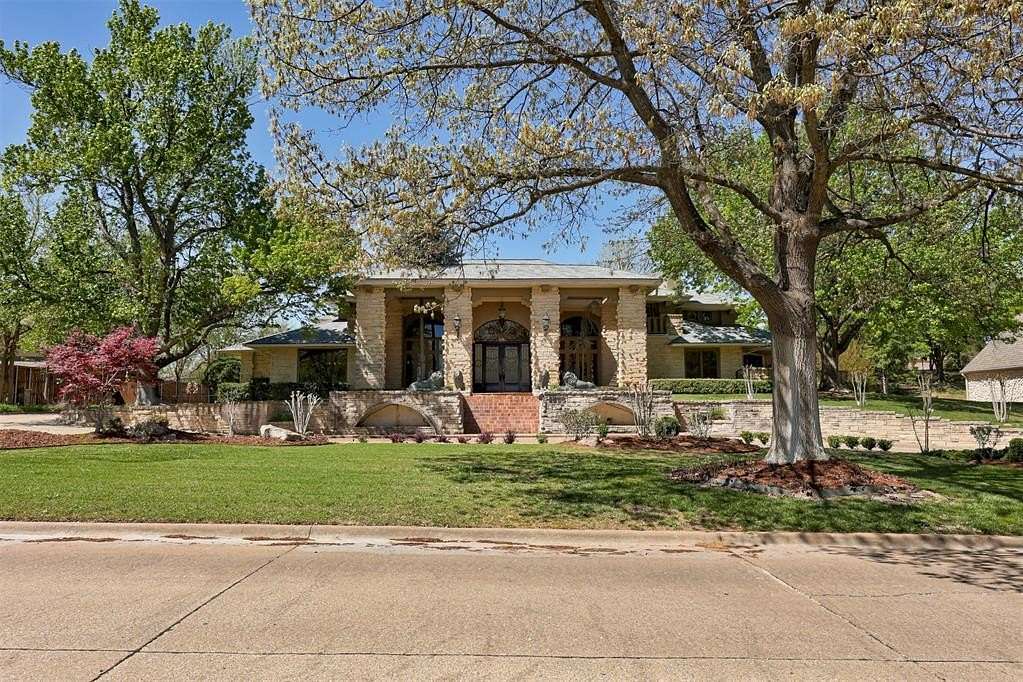 1.5 Acres of Land with Home for Sale in Norman, Oklahoma