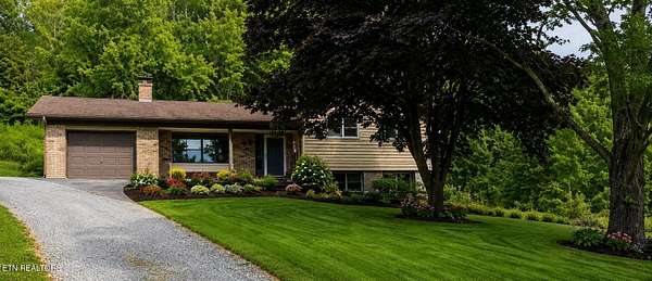 2.77 Acres of Land with Home for Sale in Cumberland Gap, Tennessee