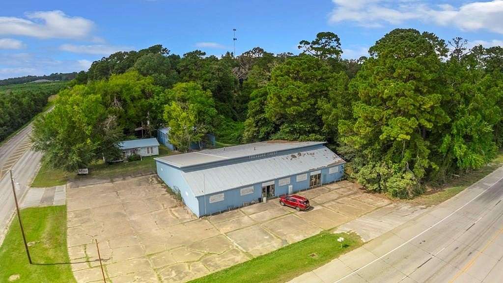 1.53 Acres of Improved Mixed-Use Land for Sale in Jasper, Texas