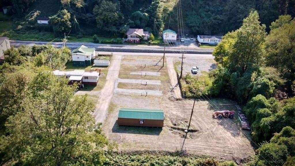 1.5 Acres of Improved Commercial Land for Sale in Freeburn, Kentucky