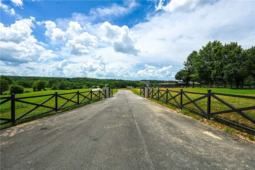 10 Acres of Residential Land for Sale in Fayetteville, Arkansas