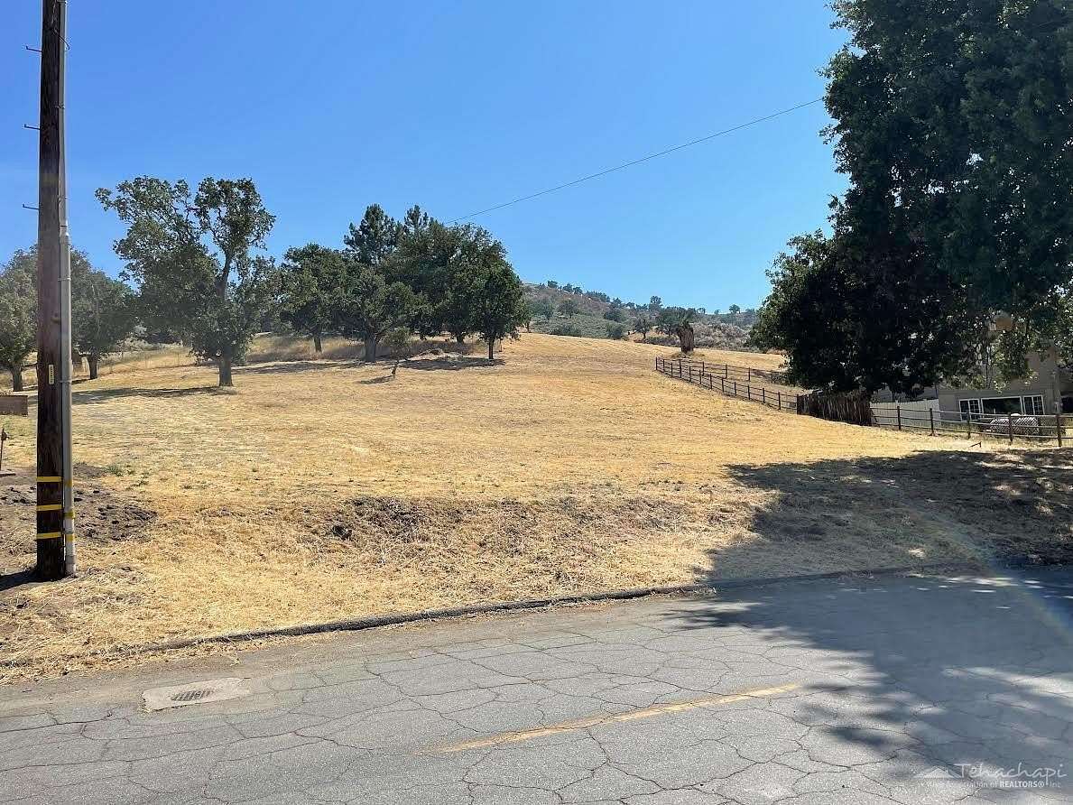 0.75 Acres of Residential Land for Sale in Tehachapi, California