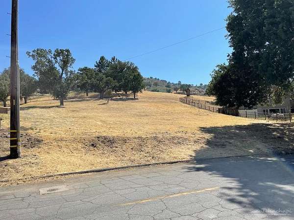 0.75 Acres of Residential Land for Sale in Tehachapi, California