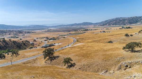3.35 Acres of Land for Sale in Tehachapi, California
