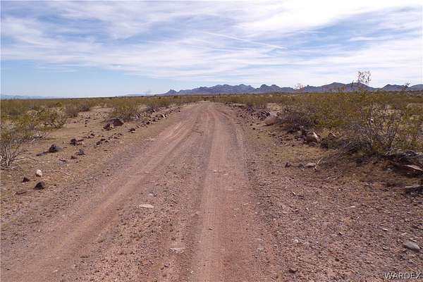 2.35 Acres of Residential Land for Sale in Golden Valley, Arizona