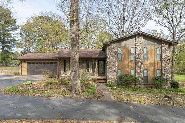 2.5 Acres of Land with Home for Sale in Little Rock, Arkansas