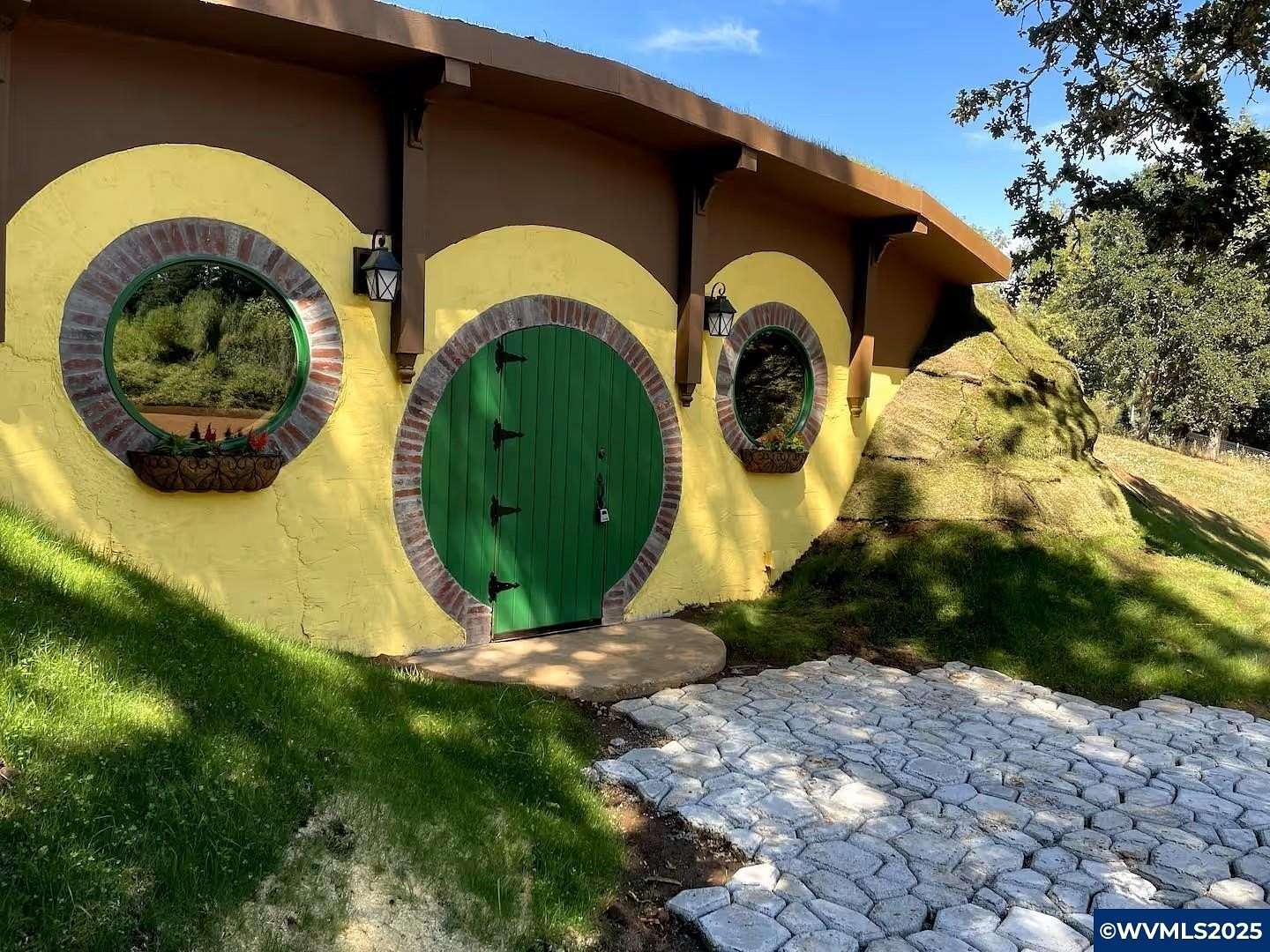 2.47 Acres of Land with Home for Sale in Salem, Oregon