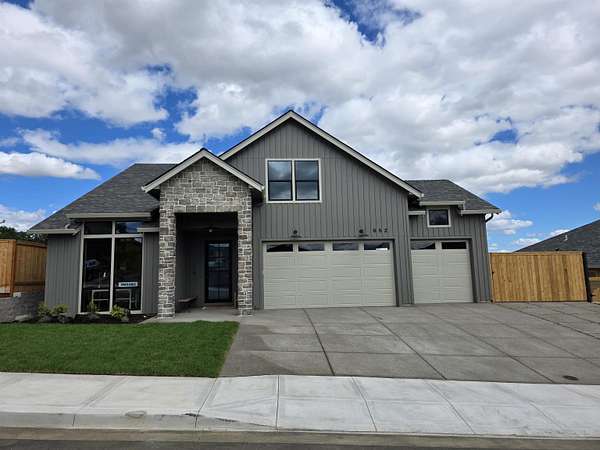 1.5 Acres of Land with Home for Sale in Salem, Oregon