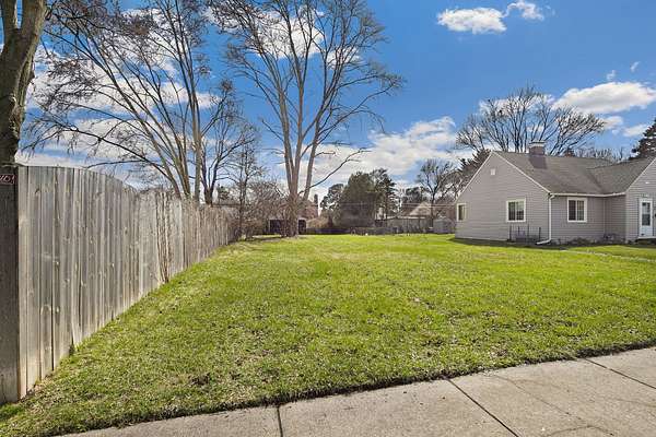 0.16 Acres of Residential Land for Sale in Waukegan, Illinois