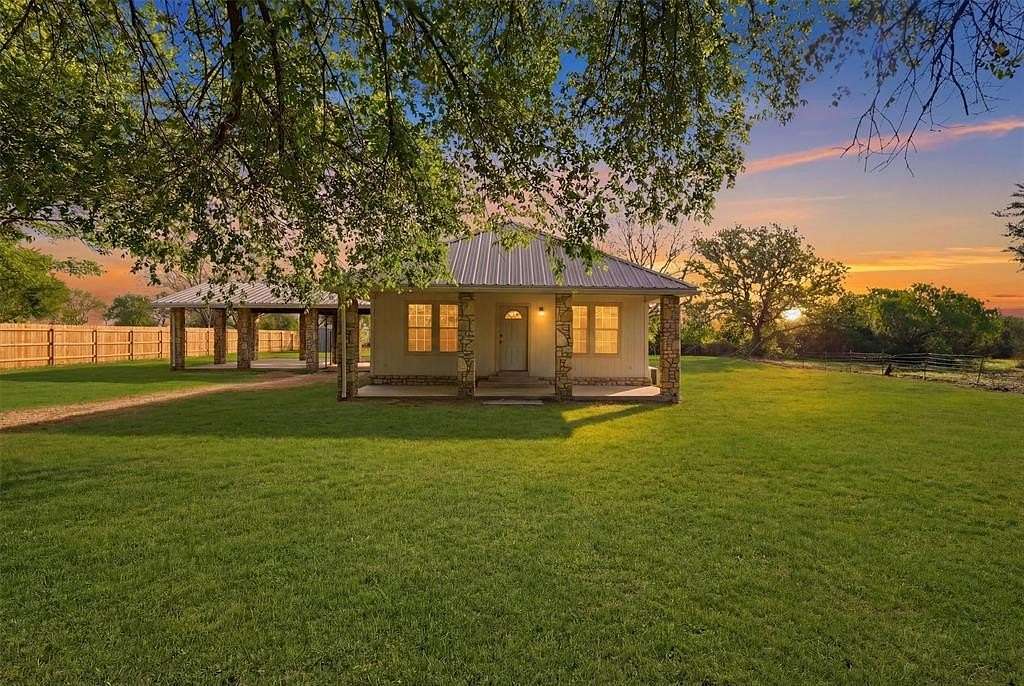 2.5 Acres of Land with Home for Sale in Glen Rose, Texas