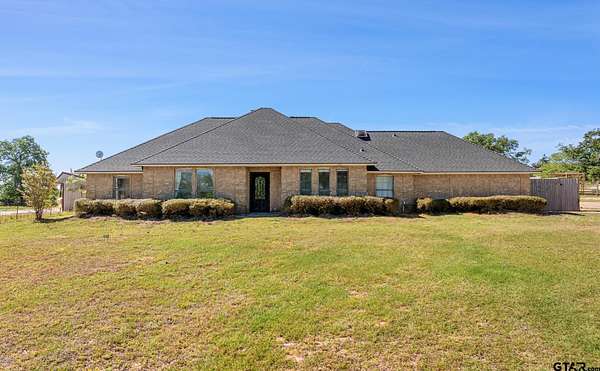 24 Acres of Agricultural Land with Home for Sale in Tyler, Texas