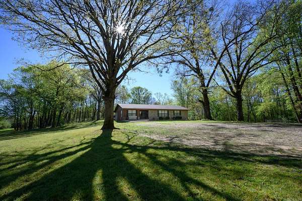 18.7 Acres of Land with Home for Sale in Vandervoort, Arkansas