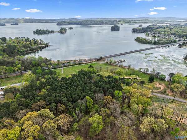 0.68 Acres of Residential Land for Sale in Guntersville, Alabama