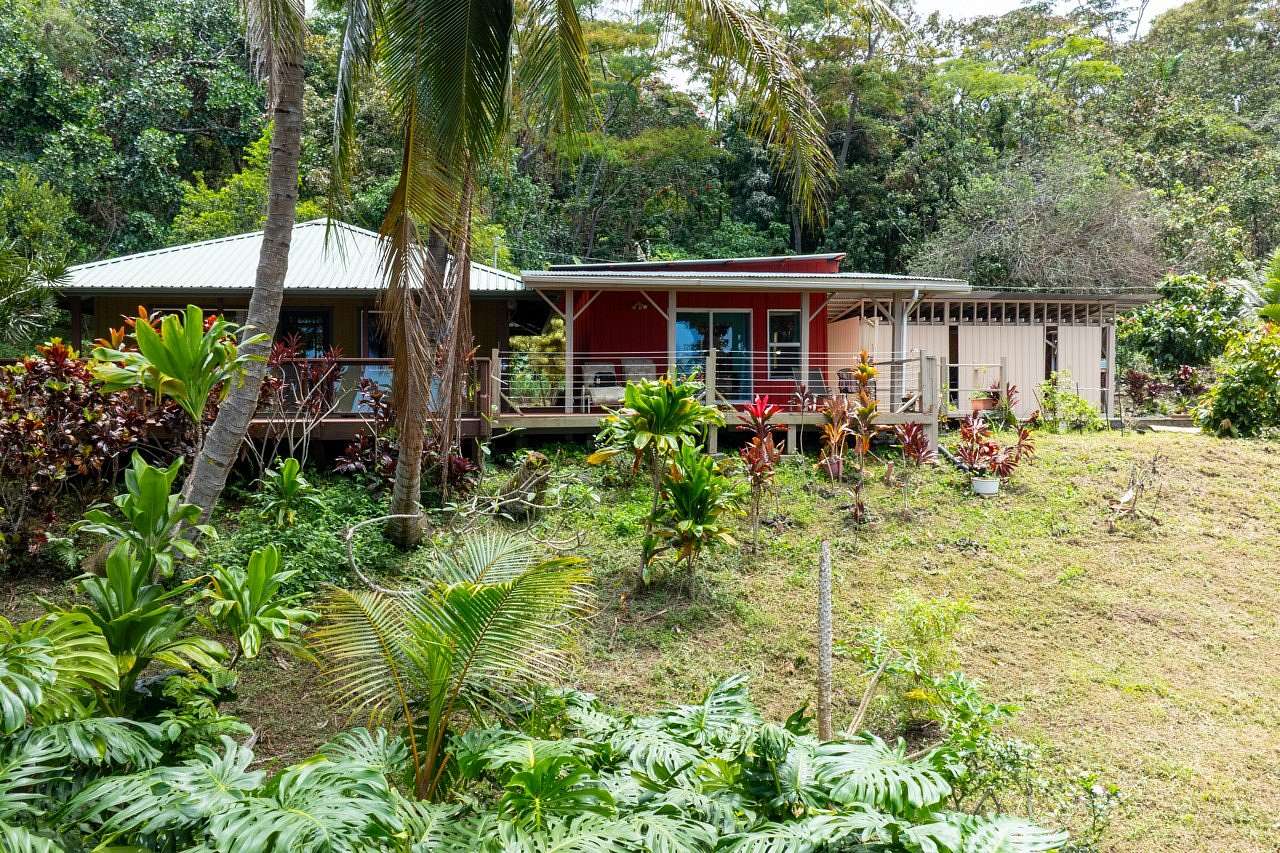5.16 Acres of Land with Home for Sale in Captain Cook, Hawaii