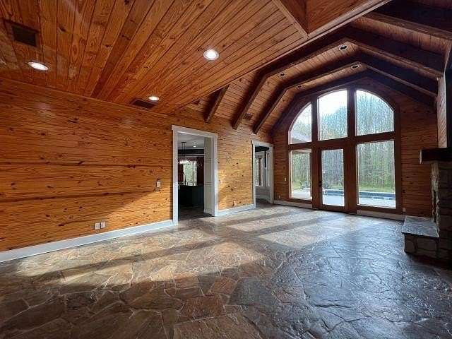 10 Acres of Land with Home for Sale in Collierville, Tennessee