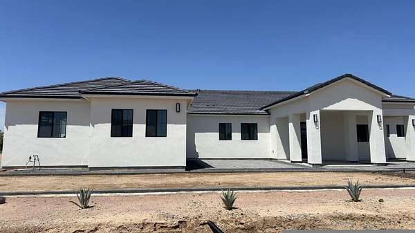 3 Acres of Land with Home for Lease in San Tan Valley, Arizona