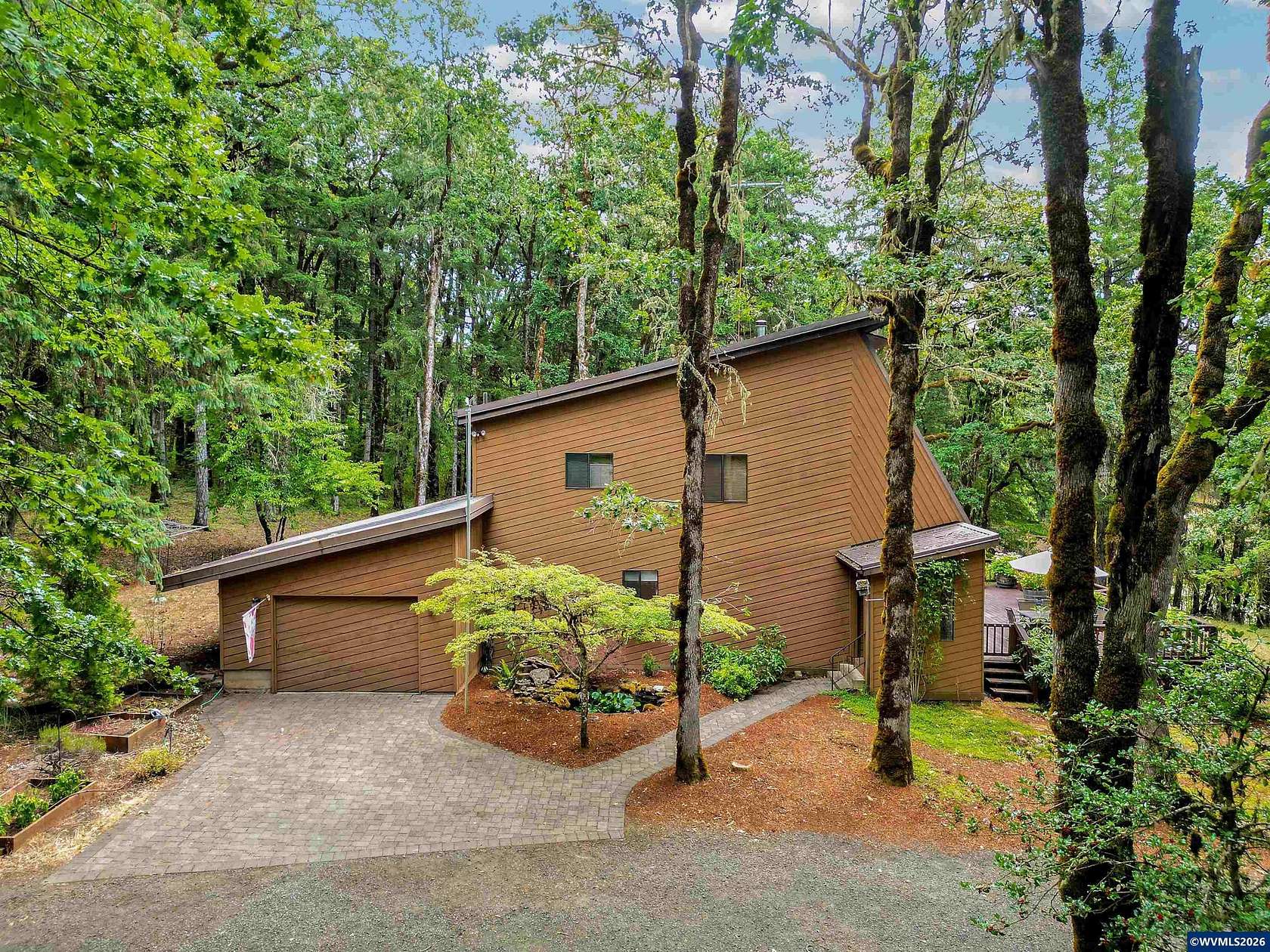 9.64 Acres of Land with Home for Sale in Dallas, Oregon