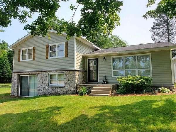 1.5 Acres of Land with Home for Sale in Naubinway, Michigan