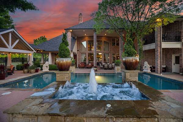 7.63 Acres of Land with Home for Sale in Oak Leaf, Texas